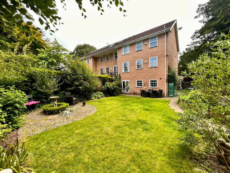 View Full Details for Earlscliffe Court, Bowdon, Altrincham